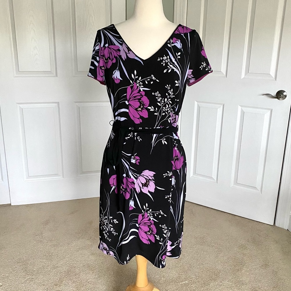 White House Black Market Business Casual Floral Print Dress with Waist Tie